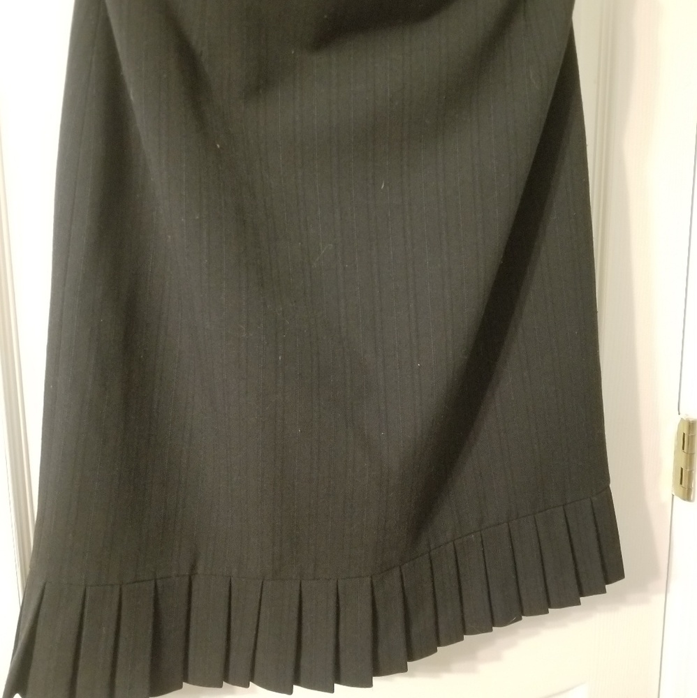 Women's pencil skirt with pleated hem